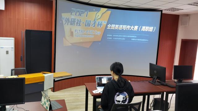 图2:学生比赛现场2 图2:学生比赛现场2